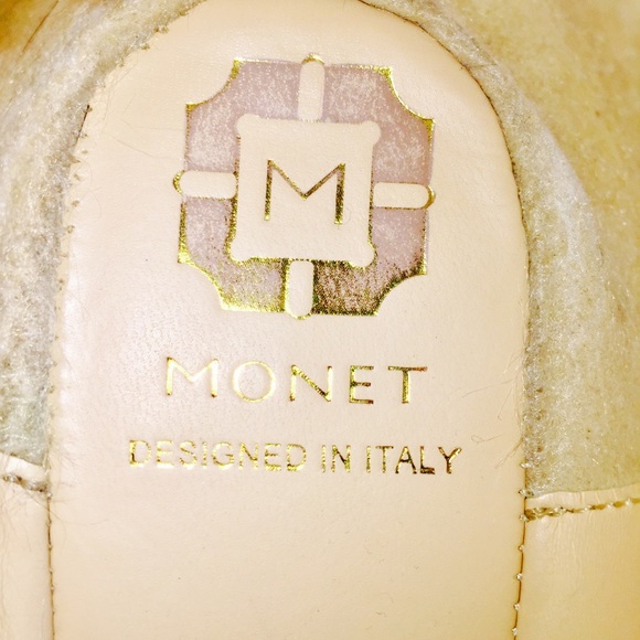 Monet Round Toe Black Flats with Gold Detailing - Picture 6 of 7